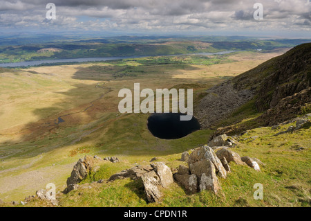 Blick über blinde Tarn in Richtung Coniston Water im englischen Lake District Stockfoto