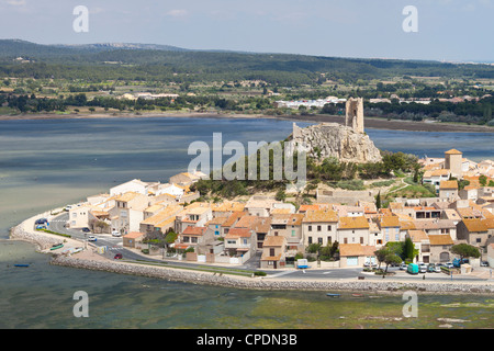 Blick auf den Wachturm am Gruissan in Languedoc-Roussillon, Frankreich, Europa Stockfoto