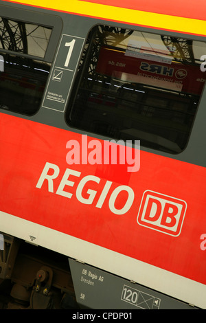 Erster Klasse Waggon am Bahnhof Dresden Hauptbahnhof, Sachsen, Deutschland. Stockfoto