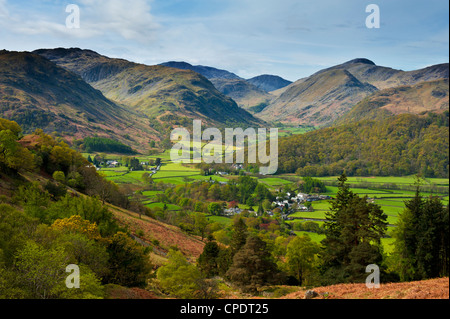 Rosthwaite in den Rachen von Borrowdale Cumbria England mit Blick auf großen Giebel, Sockel braun, Wasdale und der Seathwaite Tal. Stockfoto