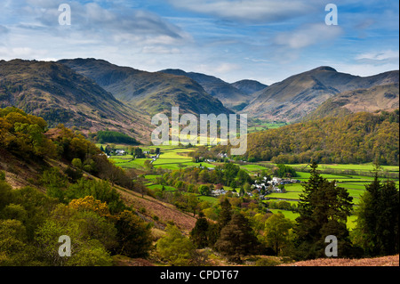 Rosthwaite in den Rachen von Borrowdale Cumbria England mit Blick auf großen Giebel, Sockel braun, Wasdale und der Seathwaite Tal. Stockfoto