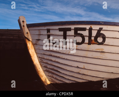 Traditionelle hölzerne Fischerei Ruderboot am Dunwich in Süd-Ost-England Stockfoto