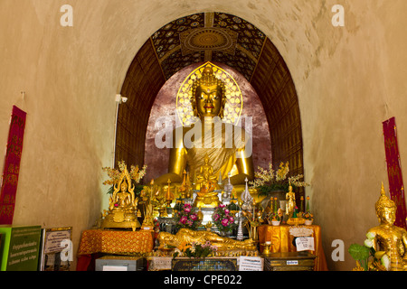 Buddha-Statue im Chedi, Wat Chet Yot Stockfoto