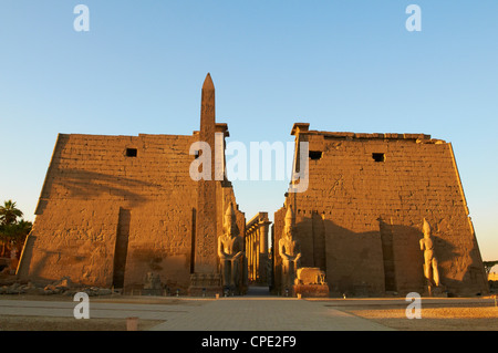 Obelisk Ramses II, Tempel von Luxor, Theben, UNESCO World Heritage Site, Ägypten, Nordafrika, Afrika Stockfoto