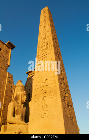 Obelisk Ramses II, Tempel von Luxor, Theben, UNESCO World Heritage Site, Ägypten, Nordafrika, Afrika Stockfoto