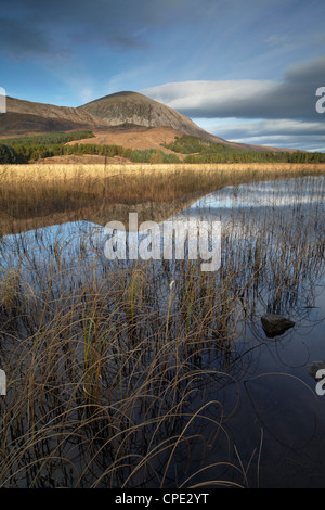 Ein schöner Herbstmorgen zeigt die ruhigen Gewässern des Loch Cill Chriosd, Isle Of Skye, innere Hebriden, Schottland, Vereinigtes Königreich Stockfoto