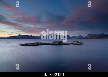 Ein Blick auf die Cuillin Hills von Sleat Halbinsel am Tokavaig, Isle Of Skye, innere Hebriden, Schottland, Vereinigtes Königreich Stockfoto