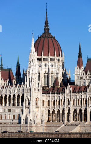 Das Parlament (Orszaghaz) in Fluss Donau, UNESCO-Weltkulturerbe, Budapest, Ungarn, Europa Stockfoto