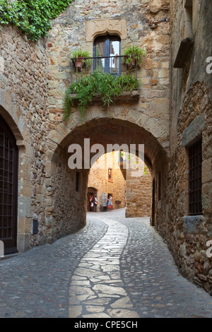 Straßenszene in der alten Stadt, Pals, Costa Brava, Katalonien, Spanien, Europa Stockfoto