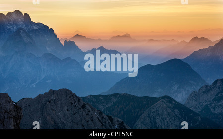 Sonnenuntergang über der Julischen Alpen von Mangart, Goriska, Slowenien, Europa Stockfoto