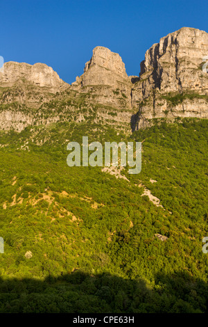 Abendlicht am Papigo (Papingo) (Astraka Towers), Zagoria, Epirus, Griechenland, Europa Stockfoto