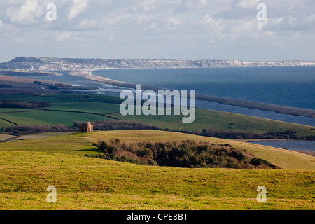 Blick auf Chesil Beach und St. Katharinen Kapelle in Dorset, England, Vereinigtes Königreich, Europa Stockfoto