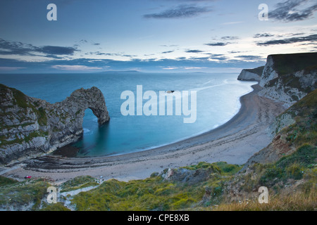 Durdle Door und Bat Kopf, Dorset, Jurassic Coast, UNESCO World Heritage Site, England, Vereinigtes Königreich, Europa Stockfoto