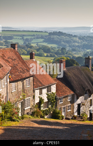 Der berühmten gepflasterten Straße von Gold Hill in Shaftesbury, Dorset, England, Vereinigtes Königreich, Europa Stockfoto