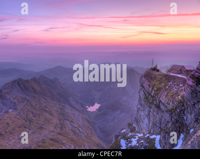 Station Berghäuser auf steilen Felsen am Säntis, Schweiz Stockfoto