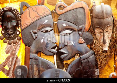 afrikanische Handarbeit dunklen Holz geschnitzten Profil Gesichter Stockfoto