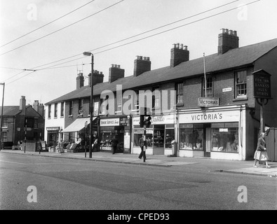 Wolverhampton Straßenszene mit o-Bus-Leitungen overhead in Penn Road Wolverhampton England Uk 1960 Stockfoto