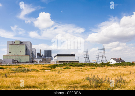 Dungeness Kernkraftwerk, Romney Marsh, Kent, England, an einem schönen Sommertag. Stockfoto