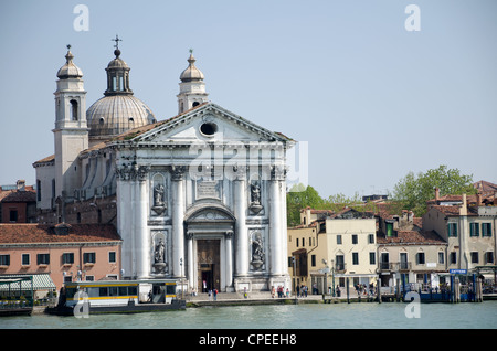 Ansicht der Fondamenta Delle Zattrer al Gesuati Church, Venedig, Italien. Stockfoto