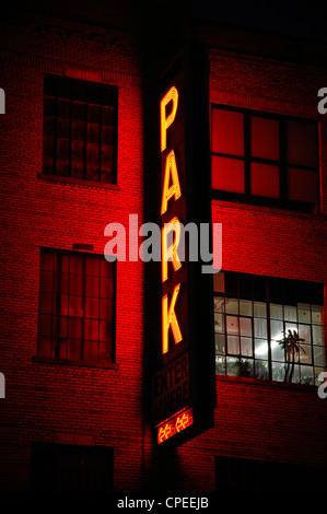 NYC, Parkplatz Garage Leuchtreklame. Stockfoto