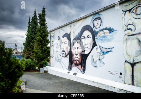 Chemainus Wandbild "Native Heritage" Painted 1983 von Paul Ygartua, Chemainus, Vancouver Island, British Columbia, Kanada Stockfoto