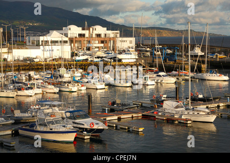 Marina in der Stadt Ponta Delgada. Insel Sao Miguel, Azoren, Portugal. Stockfoto