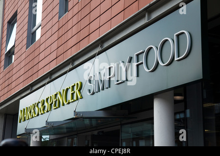 Shop Facia Zeichen, Marken & Spencer Simply Food, UK Stockfoto