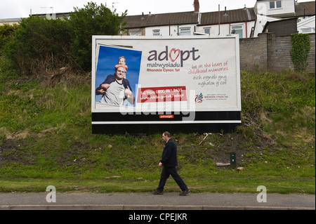 Primesight Plakat Website in Merthyr Tydfil South Wales UK für Dienstleistungen der Adoption Rhondda Cynon Taf Rat Stockfoto