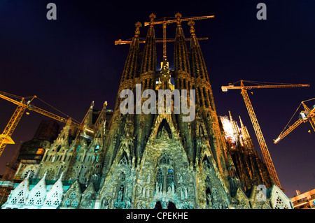 La Sagrada vertrauten, entworfen von Antoni Gaudi, Barcelona, Katalonien, Spanien Stockfoto