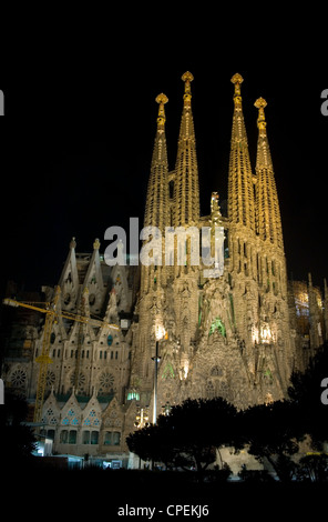 La Sagrada vertrauten, entworfen von Antoni Gaudi, Barcelona, Katalonien, Spanien Stockfoto