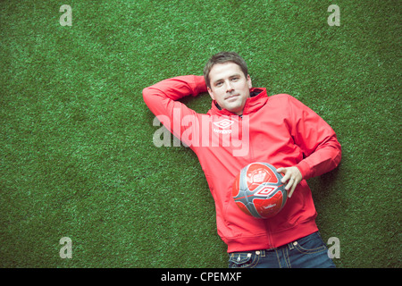 Fußballer Mike Michael Owen in Umbro Marken-Trainingsanzug Stockfoto