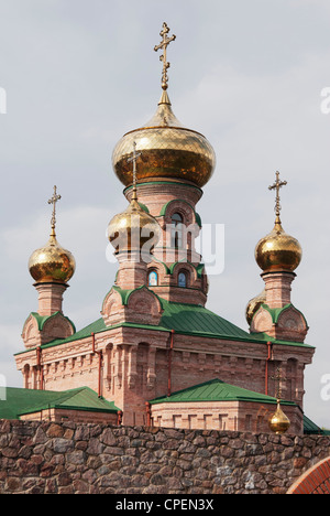 Kirche in Sviato-Pokrowski (Heiligen Schutz) Kloster in Kiew (Holosiyivska Pustyn ") Stockfoto