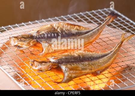 Fische auf Grill Stockfoto