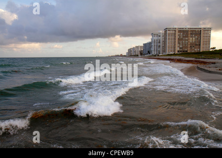 Boca Raton Florida, Palm Beach County, Atlantikküste, Zementsäcke, Wellen, Wasser, Brandung, Erosion, Hochhaus, Wohnhäuser am Meer, Stadt s Stockfoto
