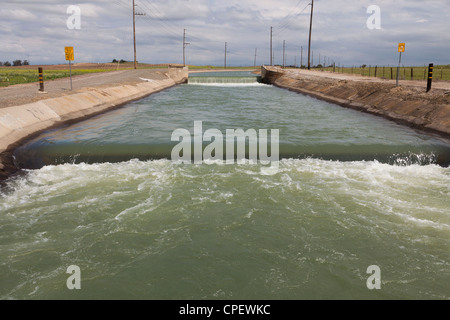 Aquädukt - Central Valley, Kalifornien, USA Stockfoto