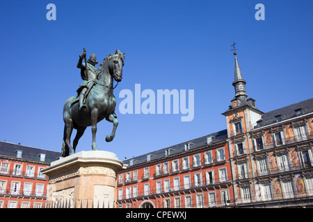 Bronze-Statue von König Philipp III gebaut im Jahre 1616 von Giovanni de Bologna und Pietro Tacca an der Plaza Mayor in Madrid, Spanien. Stockfoto
