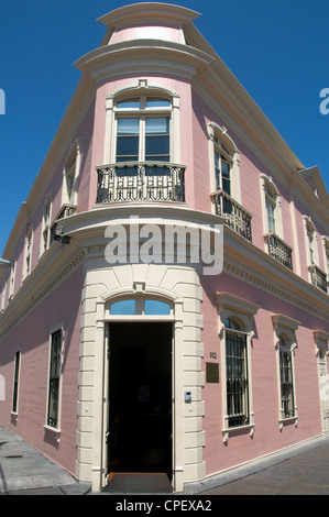 Neunzehnten Jahrhunderts Eckgebäude alte Viertel Iquique Chile wiederhergestellt Stockfoto