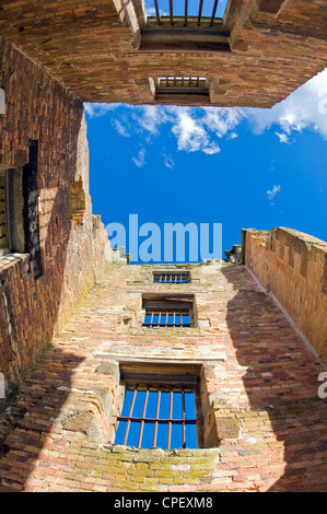 Detail der Gitterstäbe im Hauptturm der Ruinen der wichtigsten Gefängnisgebäude in Port Arthur Strafkolonie in Tasmanien Stockfoto