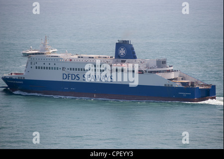 Cross Channel DFDS Fähre Dunkerque Seaways verlassen den Hafen von Dover in England für Frankreich Stockfoto