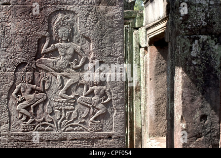 Kunstvolle Reliefs in Angkor Thom, Kambodscha Stockfoto