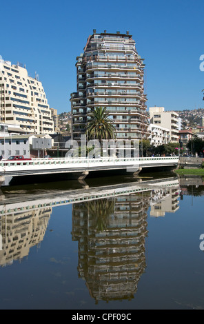 Rio Marga Marga und kommerzielle Zentrum Vina del Mar Chile Stockfoto