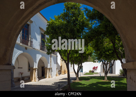 Hof in der Se (Dom) in der Altstadt (Cidade Velha oder Vila Adentro), Faro, Algarve, Portugal Stockfoto