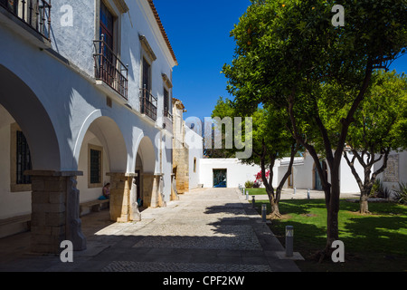 Hof in der Se (Dom) in der Altstadt (Cidade Velha oder Vila Adentro), Faro, Algarve, Portugal Stockfoto