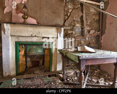 Wohnzimmer der verlassenen Croft House, Isle of Lewis, Schottland Stockfoto