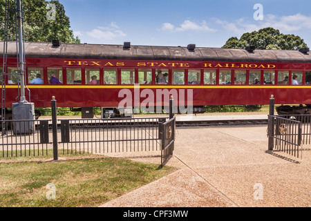 Alte restaurierte antike Eisenbahnwaggons bei 2012 Railfest Texas State Railroad im Palestine Depot, Palestine, Texas. Stockfoto