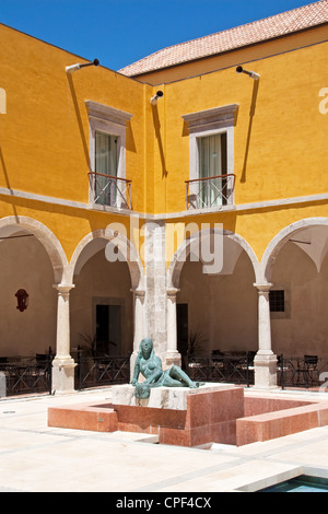 Hof der Pousada Convento da Graca, ehemaliges Kloster, jetzt tun Hotel, Tavira, Algarve, Portugal Stockfoto