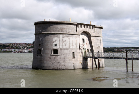 Die Martello-Turm an der Front Street in Pembroke Dock Stockfoto