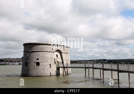 Die Martello-Turm an der Front Street in Pembroke Dock Stockfoto