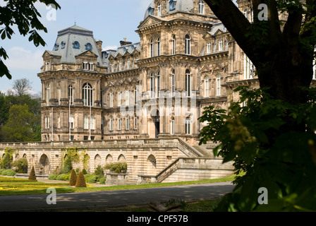 Fassade des Bowes Museum in Barnard Castle, County Durham Stockfoto