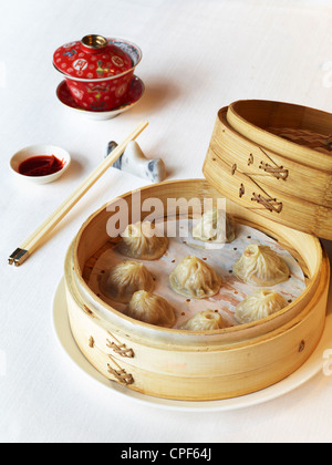 Shanghai-Stil Suppe Knödel oder Xiao Long Bao, eine wunderbare Mischung aus Fleisch gedünstet in einer Verpackung für empfindliche Haut. März 16, 2 Stockfoto